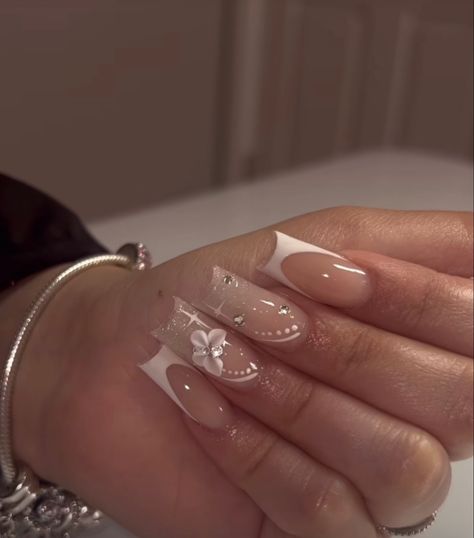 Art On Nails, Pink Almond Nails, Dot Nail Designs, Girly Acrylic Nails, French Tip Acrylic Nails, Simple Acrylic Nails, French Acrylic Nails, Classy Acrylic Nails, Short Square Acrylic Nails