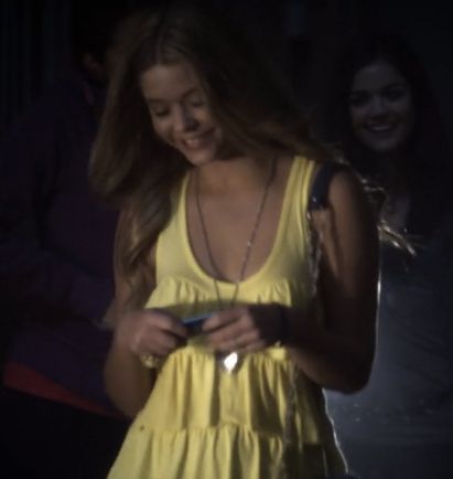 Alison Pretty Little Liars, Spencer And Toby, Alison Dilaurentis, Watch Stranger Things, Sasha Pieterse, Emily Fields, Hanna Marin, Teen Life, Yellow Top