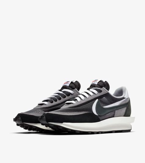 Nike Sacai Waffle Outfit, Black Nylons Outfit, Nike Sacai Waffle, Sacai Waffle, Waffle Sacai, Nike X Sacai, Nike Sacai, All Nike Shoes, Fresh Shoes