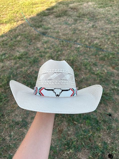 This Longhorn beaded hat band will bring to your western look. Featuring bright, intricate beading, this hat band will bring a pop of color and texture to your wardrobe. Make a statement with this unique accessory. -The Beaded Portion of the Hat band is 20 inches.  -The leather adds a extra 14 inches. The leather ties make the hat band adjustable to your hat. -The length of the entire band is 34 inches. (Hat is not included) I do the Beaded work and my boyfriend does the leather work of the hat bands.  CUSTOM - If you do want a custom hat band please DM me on instagram so we can talk about what you are wanting:) (GenZ_Creations) ( These hat bands take 3-4 weeks process time depending on the orders that might be in front of you) ( Disclaimer: All items are uniquely crafted and created by Ge Western Fashion Jewelry, Foto Cowgirl, Cowboy Hat Bands, Beaded Hat Bands, Casual Country Outfits, Country Hats, Beaded Work, Cowgirl Accessories, Hat Bands