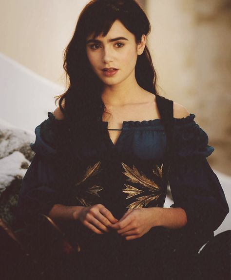 lily collins snow white mirror mirror - Google Search Lily Collins Snow White, Lily Jane Collins, ليلي كولينز, Snow White Cosplay, White Lilies, Movie Costumes, Lily Collins, Mirror Mirror, Beautiful People