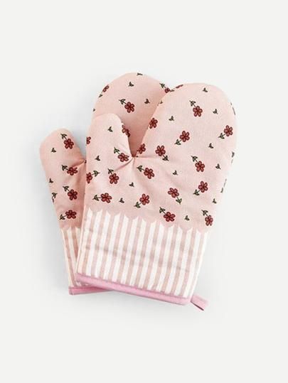 Flower Print Oven Glove 1pc -SheIn(Sheinside) Baking Gloves, Oven Design, Bbq Gloves, Heat Resistant Gloves, Oven Cooking, Cute Kitchen, Oven Glove, Oven Mitts, Microwave Oven