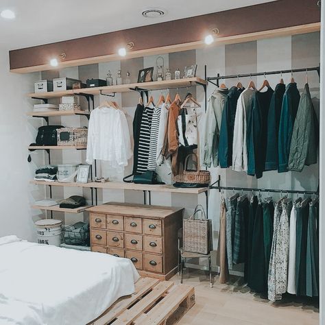 Studio House, Open Wardrobe, Closet Design Layout, Closet Renovation, Open Closet, Wardrobe Room, Closet Remodel, Closet Decor, Diy Apartment Decor