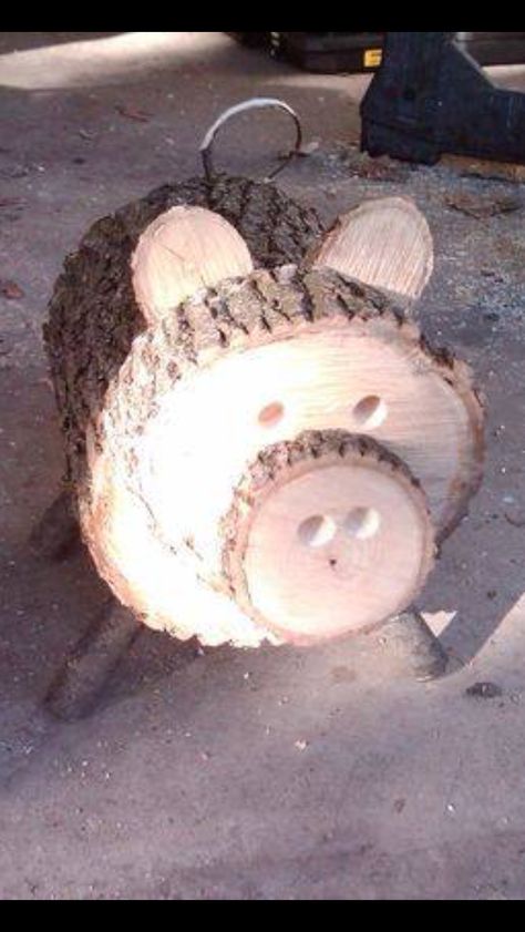 Kaut nu mums būtu tā cūkas laime Wood Log Crafts, Pig Crafts, Wood Slice Crafts, Deco Nature, Wood Animal, Woodworking Jigs, Wood Creations, Outdoor Wood, Wooden Animals