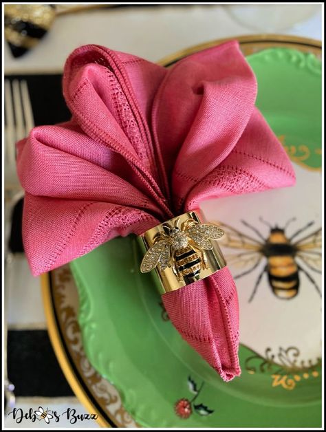 Easy Fleur-de-Lis, Bee Shape Napkin Fold Tutorial - Debbee's Buzz Table Napkin Design Ideas, Napkin Folding For Easter, Napkin Fold Tutorial, Table Napkins Ideas Cloth, Napkin Ring Folding, Easter Napkin Folding, Creative Napkin Fold, Lace Napkins, Folding Napkins