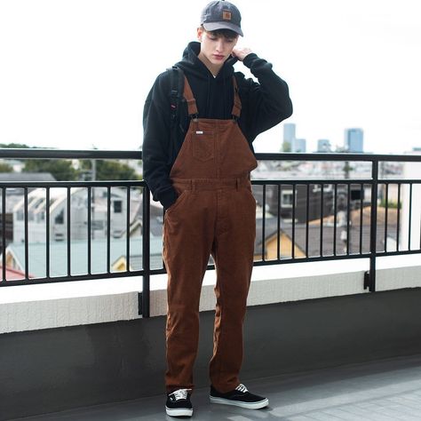 Mens Dungarees Street Style, Skater Overalls Outfit, Men Overalls Aesthetic, Oversized Dungarees Outfit, Overall Pants Outfit, Dungarees Outfit Men, Carhart Overalls, Mechanic Outfit, Overalls Aesthetic