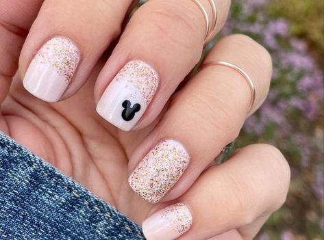 Disney Dip Nails Ideas, Disney Nails With Rhinestones, Disney Cruise Line Nails, Classic Disney Nails, Disney Christmas Nails Simple, Cute Disney Nail Designs, Disney Fingernails, Easy Disney Nail Art, Epcot Nails