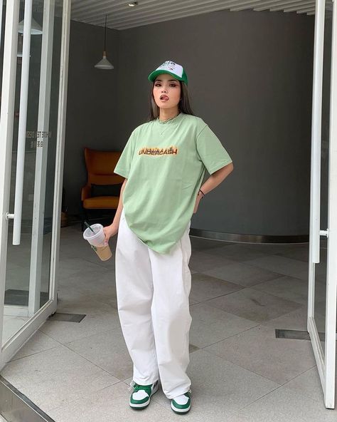 Outfits Verde, Outfit Verde, Instagram Community, Pastel Outfit, Classy Work Outfits, Autumn Clothes, Short Hair Styles Easy, Kpop Fashion Outfits, Casual Style Outfits