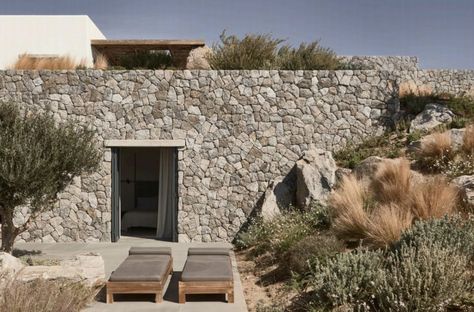 Villa Mandra, Greece Architecture, Moderne Have, Greek Villas, Studio Build, Wooden Pergola, Summer Living, Scandinavian Minimalism, Mykonos Greece