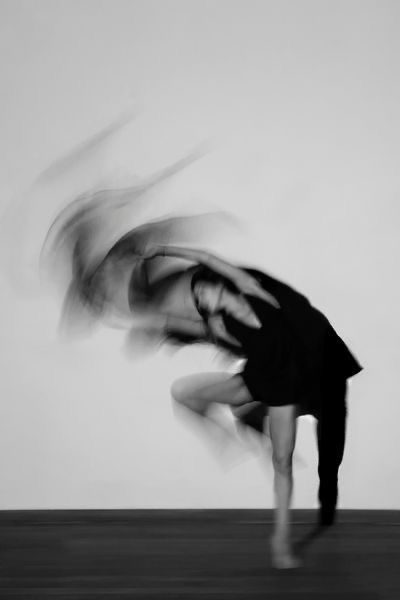 Pictures With Movement, Movement Photography Ideas, Movement Aesthetic, Dance Black And White, Photography Movement, Dancing Photoshoot, Dancing Photography, Dance Shoot, Movement Photography