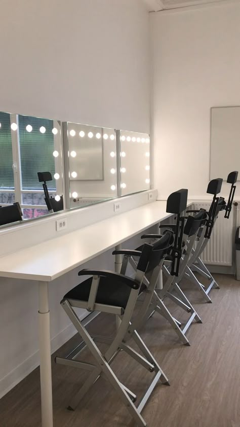 Makeup Studio Vanity, Makeup Studio Decor Beauty Room, Makeup Room Design Studios, Makeup Academy Interior, Makeup Studio Interior Design, Make Up Studio Interior, Make Up Studio Ideas, Makeup Salon Ideas, Makeup Studio Decor Interior Design