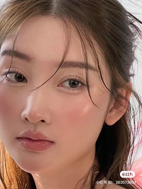 Light Visual Weight Makeup, Clean Soft Makeup, Model Face Makeup, Korean Soft Makeup Look, Korean Makeup Look Natural Asian Eyes, Soft Mermaid Makeup, Ingenue Makeup Asian, Wet Bangs Hair, Effortless No Makeup Look