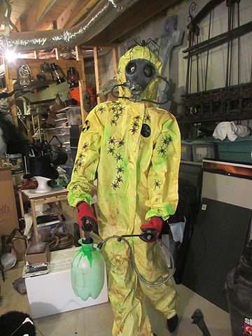 Exterminator Finished Toxic Costume, Biohazard Halloween, Haunted Theater, Halloween Hallway, Zombie House, Alien Decor, Harvest Pictures, Scary Woods, Haunted Hospital