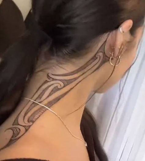 Māori Tattoo Women, Tamoko Tattoo, Maori Neck Tattoos Women, Maori Tattoos For Women, Micronesian Tattoos Women, Poly Tattoo, Maori Neck Tattoo, Maori Hand Tattoos For Women, Hand Tamoko