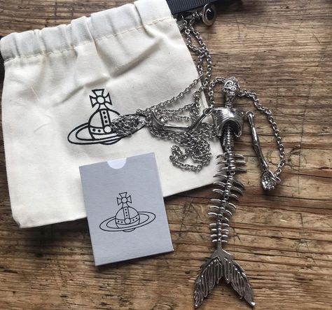 Westwood Jewellery, Mermaid Skeleton, Skeleton Necklace, Vivienne Westwood Jewellery, Glow Jewelry, Vw Vintage, Y2k Accessories, Aesthetic Grunge Outfit, Cute Wallets