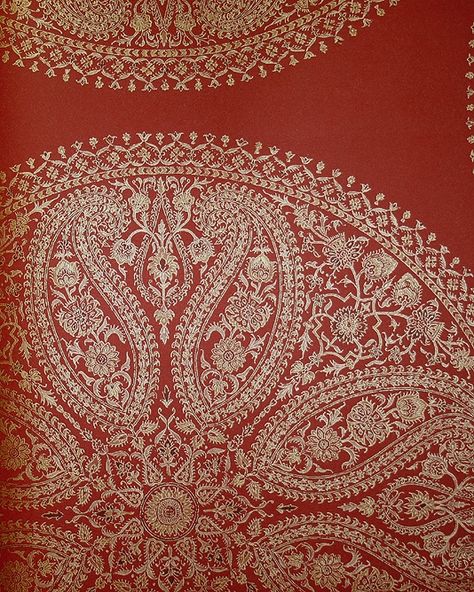 Deep Red Wallpaper, Wallpaper Paisley, Circles Wallpaper, Luxury Wallpapers, Wallpaper Large, Paisley Wallpaper, Red Pictures, Red Paisley, Luxury Wallpaper