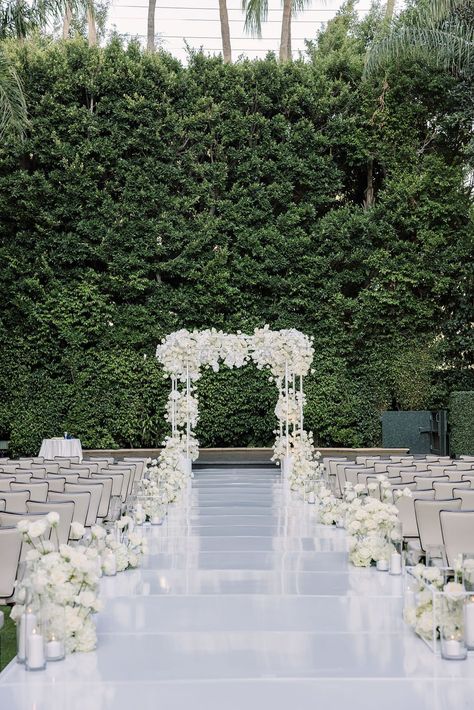 Wedding Chuppah Flowers, White Chuppah, Chuppah Flowers, Contemporary Wedding Cakes, Geometric Centerpiece, Wedding Chuppah, Ceremony Design, Dreamy Whites, Wedding Inside