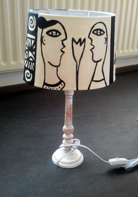 lampekap beschilderd Bicycle Aesthetic, Painted Faces, White Lamp Shade, White Lamp, Lamp Shades, Lampshades, Art Studios, Face Painting, Diy Furniture