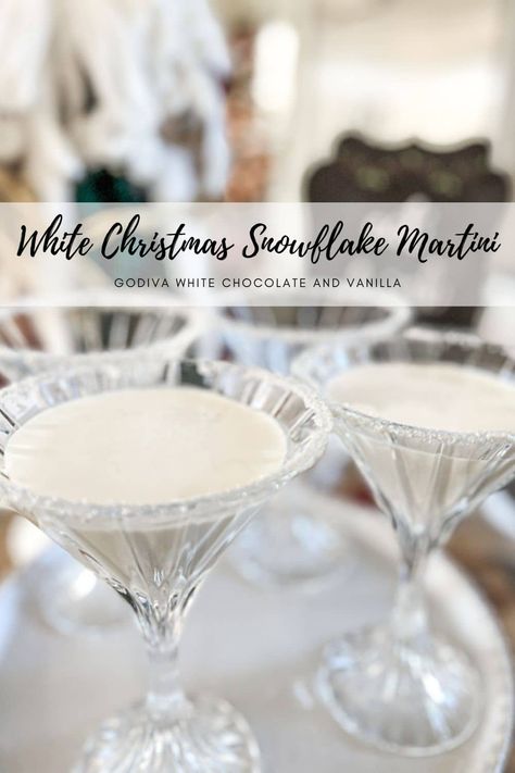 Snowflake Martini, White Christmas Martini, White Chocolate Snowflakes, Vanilla Cocktail, White Chocolate Martini, Vanilla Syrup For Coffee, Peppermint Vodka, Christmas Party Drinks, White Christmas Snowflakes