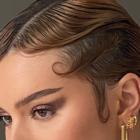 Victoria Sharp Hair, Gelled Pixie Hair, 20s Hairstyles Short, 20s Hair Short, Pixie Cut Finger Waves, Victoria Sharp, Pearl Shoot, Baby Hair Gel, Christmas Presentation