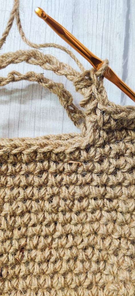 Jute Crochet Bags, Hemp Crochet Bag, Free Jute Crochet Patterns, Crochet Hemp Bag, Twine Crochet Ideas, Crocheting With Jute Twine, Crochet With Jute Twine, Twine Crochet Bag, Twine Crochet