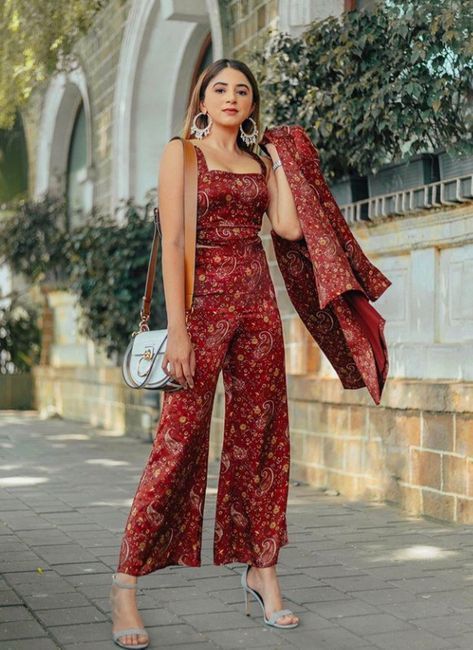 Floral Indo Western Outfits, Party Wear Coord Set Western, Indo Western Cord Set, Indo Western Outfits For Women Casual, Indo Western Outfits Casual, Indo Western Outfits For Women, Trendy Outfits Indian, Style Guru, Desi Fashion Casual