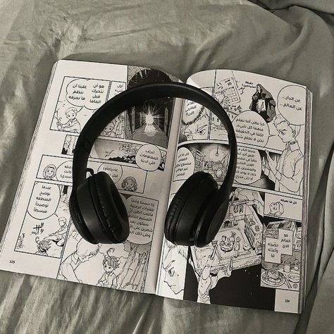 Headphones Aesthetic Icon, Cute Headphones Aesthetic, Manga Headphones, Over Ear Headphones Aesthetic, Animator Aesthetic, Headphones Photo, Manga Core, Headphone Aesthetic, Aesthetic Headphones