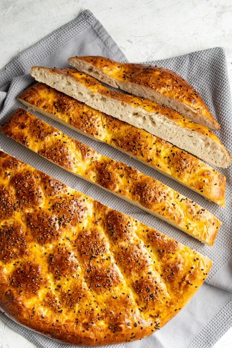 Turkish pide bread Ramazan pidesi is a soft flat bread topped with sesame seeds. Perfect with soups and kebabs. #turkishbread #pidebread #breadrecipe #ramadanbread Turkish Pide Bread Recipe, Pide Recipe, Turkish Flat Bread, Pide Bread, Turkish Pide, Saffron Milk, Olive Bread, Bread Soft, Month Of Ramadan