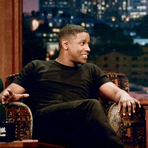 Actor Denzel Washington, 90s Black Men, Black American Culture, African American Artwork, Beatiful People, Jay Leno, 90s Fits, Mens Casual Outfits Summer, Black Men Street Fashion