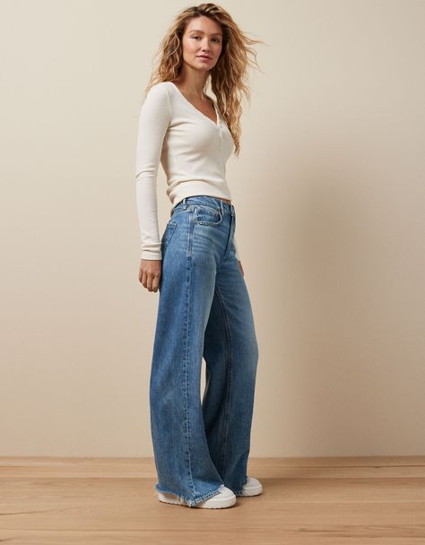 AE Dreamy Drape Super High-Waisted Baggy Wide-Leg Jean American Eagle Wide Leg Jeans, Wide Leg High Rise Jeans Outfit, High Waisted Baggy Jeans Outfit, Baggy Wide Leg Jeans Outfit, Jeans Styling, High Waisted Baggy Jeans, High Waisted Jeans Outfit, Linen Style Fashion, Cutest Clothes