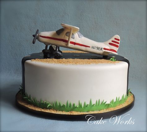 Planes Birthday Cake, Airplane Birthday Cakes, Airplane Cake, Whiskey Cake, Inside Cake, Planes Birthday, Torte Cupcake, 1st Birthday Cakes, Birthday Cake Recipe