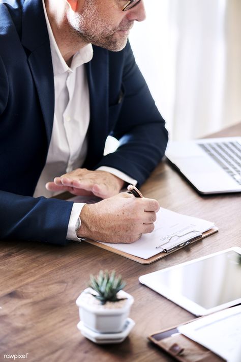 White business man working in the office | free image by rawpixel.com Business Man Photography, Working In Office, Personal Branding Inspiration, Lifestyle Headshots, Photography Office, Business Portrait Photography, Man Working, Business Pictures, Corporate Portrait