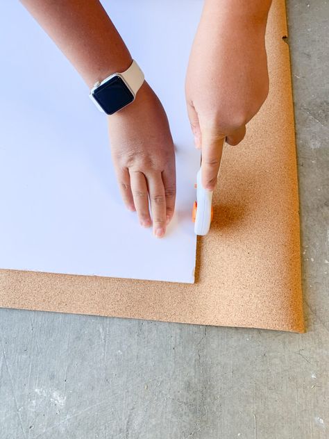 DIY Framed Corkboard - How to make Your Own Corkboard How To Make A Cork Board Diy, Diy Corkboard Wall, Diy Corkboard, Wood Frames Diy, Diy Pin Board, Cork Board Wall, Diy Bulletin Board, Diy Cork Board, Make A Door