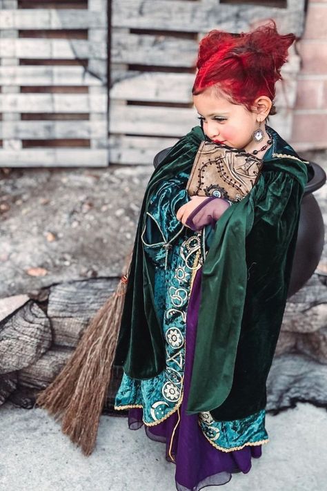 Toddler Hocus Pocus Costume Unique Toddler Costumes, Witch Costumes Halloween, Funny Toddler Halloween Costumes, Cute Toddler Halloween Costumes, Winifred Sanderson Costume, Sanderson Sisters Costumes, Hocus Pocus Winifred, Hocus Pocus Costume, Toddler Dress Up