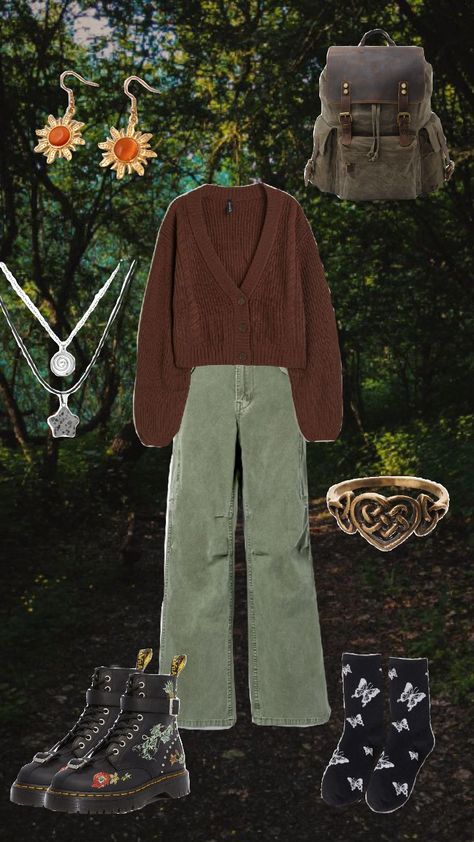 #goblincore #adventurecore #aesthetic #fashion #outfitinspo Goblincore Work Outfits, Paleontologist Aesthetic Outfit, Paleontologist Aesthetic, Adventurecore Aesthetic Outfit, Adventurecore Aesthetic, Shifting Outfits, Adventure Core, College Wardrobe, Clothes Wishlist