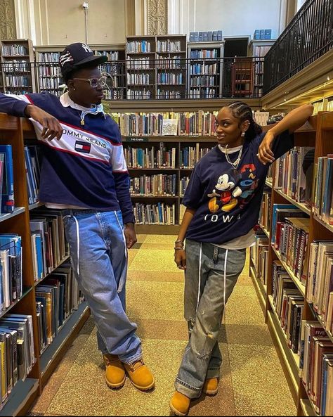 Couple Fit Pics Ideas, Library Photo Shoot Men, Streetwear Couple Street Style, 2000s Boys Fashion, Eboy Style, Flick Ideas, Duo Poses, Relation Ship, Estilo Cholo