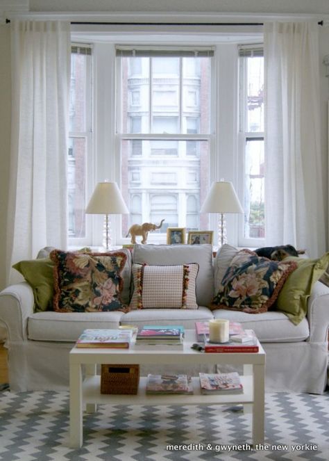 12 Comely Living Room Sofa In Front Of Window Check more at https://robotdecor.com/12-comely-living-room-sofa-in-front-of-window/ Apartment Decorating Living Room Modern, Fancy Couch, Apartment Decorating Living Room, Apartment Furniture Layout, Bay Window Living Room, Apartment Decorating Living, Small Living Room Layout, Narrow Living Room, Living Room Layout