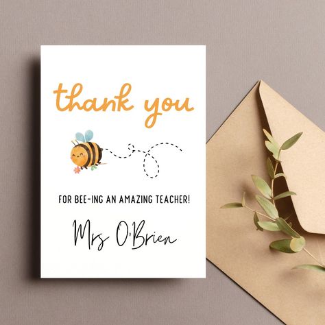 Card For Favourite Teacher, Diy Cards For Teachers, Teachers Day Card Design, Handmade Teachers Day Cards, Teacher's Day Card Ideas, Greeting Cards For Teachers, Happy Teachers Day Card, Paper Card Design, Teachers Day Greetings