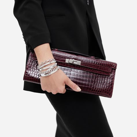 The Hermes Kelly Pochette Clutch and the Hermes Kelly Cut Clutch Pochette are taking the fashion world by storm. Which one would you choose? Kelly Pochette Hermes, Hermes Kelly Pochette, Hermes Clutch, Kelly Pochette, Louis Vuitton Trunk, Kelly Cut, Trunk Bag, Mens Style Guide, Fashion World