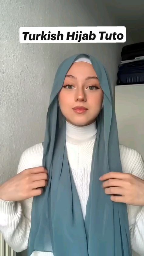 . . #hijabi #hijabele #hijabioutfits #fallfits #fall #fallinspo #fyp #hijabtutorial #keffiyeh #arabic #arab #desert #hijabstyle #hijabiwinteroutfits #hijabfashioninspiration #turkishhijabtutorial #muslimoutfit #jerseyhijab #tutohijab #chiffonhijabtutorial #keffiyeh Hijab For Beginners, Hijab Style For Chubby Face, Easy Hijab Styles For School, Keffiyeh Outfit, Hijab Tutorial For School, Jersey Hijab Tutorial, Modern Hijab Style, Turkish Hijab Tutorial, Turkish Hijab Style