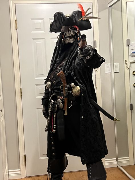 Zombie Pirate Costume, Ghost Pirate, Pirate Fancy Dress, Fancy Dress Ideas, Pirate Skeleton, Halloween Love, Pirate Cosplay, Pirate Halloween, Pirate Skull