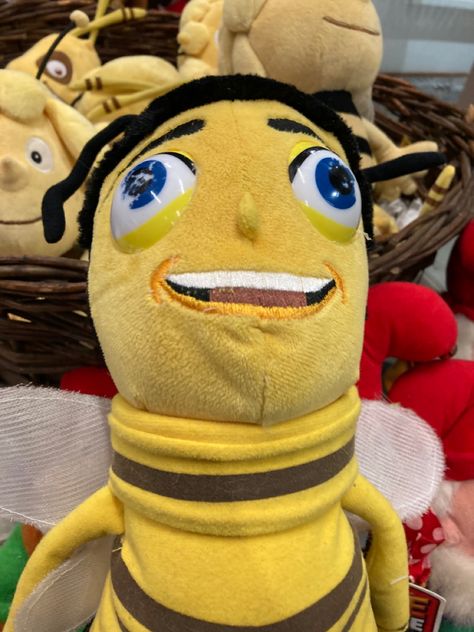 Get into it yuh Berry Bee Benson, Berry B Benson, The Bee Movie Aesthetic, Barry The Bee, Barry Bee Benson, Get Into It Yuh, The Bee Movie, Barry B Benson, Finding Nemo Party