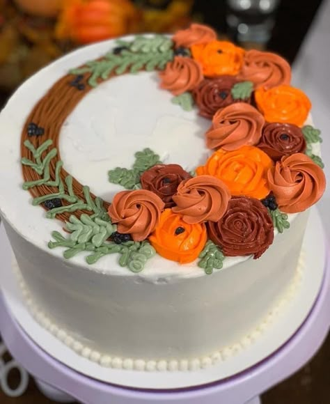 Thanksgiving Birthday Cake, Thanksgiving Cake Ideas, Fall Cake Ideas, Fall Theme Cakes, Thanksgiving Cakes Decorating, Fall Cakes Decorating, Fall Birthday Cakes, Edible Leaves, Textured Buttercream