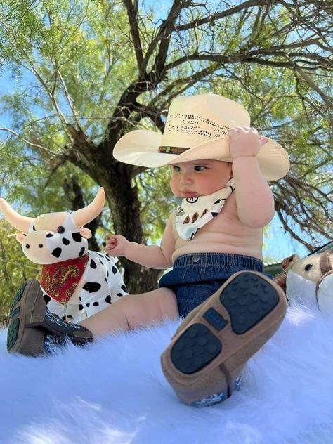 𝒫𝒾𝓃: 𝑔𝑜𝓁𝒹𝓈𝒽𝑜𝓇𝓉𝓎 💌 Ceramic Things, Diy Newborn Photography, Baby Boy Pictures, Baby Boy Photos, Baby E, Foto Baby, 6 Month Baby, Baby Cowboy