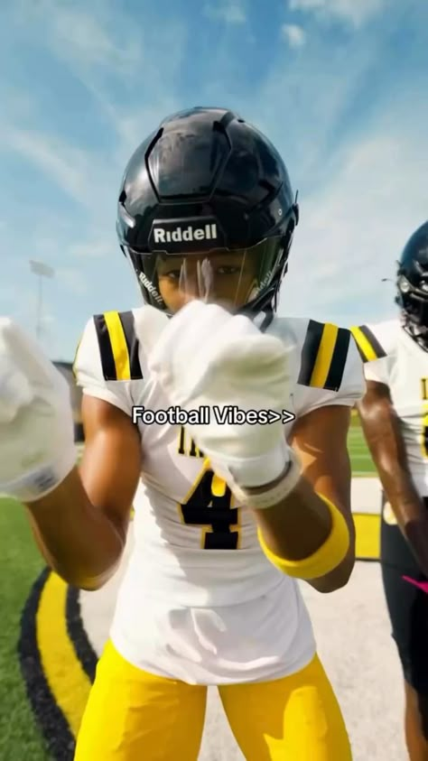 Football Boys Aesthetic, Football Videos, Flag Football Aesthetic, Nfl Football Aesthetic, White Out Football Game, Flag Football Videos, Football Edits, Football Drip, Nfl Players Aesthetic