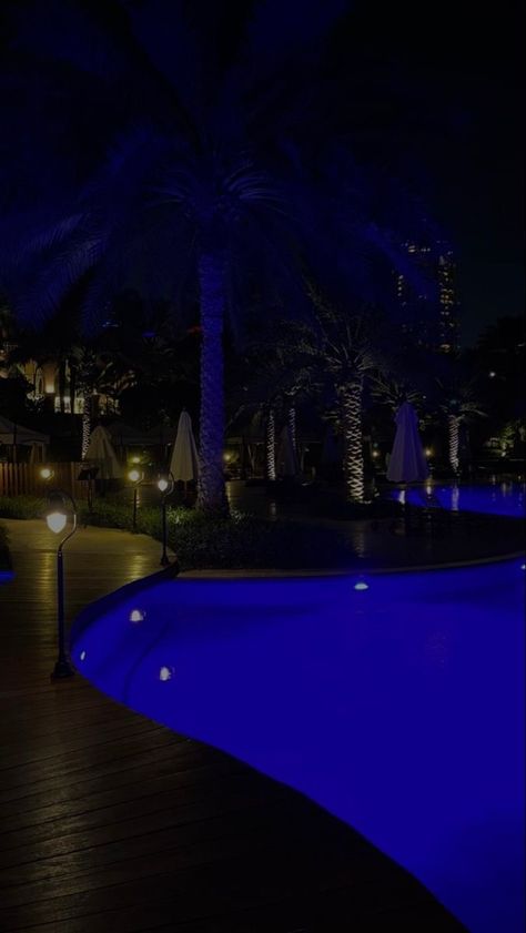 Night Pool Pictures, Pool Designs Backyard, Pool Design Backyard, Pool Styles, Cute Background For Zepeto, Pools Design, Pool Background, Life In Usa, Pool At Night