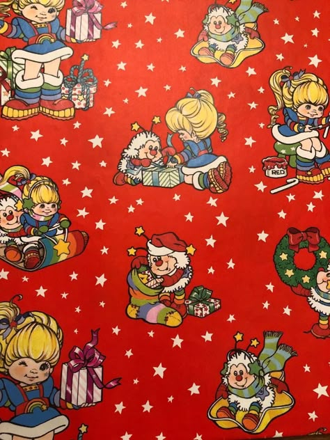 1980s Christmas, 1980s Childhood, Vintage Holiday Decor, Wrapping Paper Gift, Christmas Phone Wallpaper, Rainbow Bright, Wrapping Papers, 80s Cartoons, Old Shows