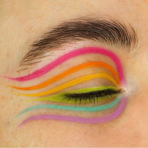 Graphic Liner Ideas, Graphic Liners, Liner Ideas, Deep Set Eyes, Lip Color Makeup, Cut Crease Makeup, Graphic Eyeliner, Cool Makeup Looks, Graphic Liner