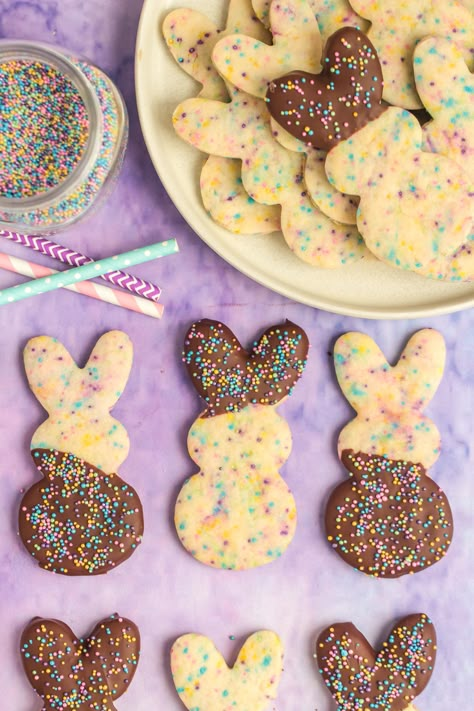 Chocolate Dipped Easter Bunny Sugar Cookies Recipe - Frugal Mom Eh! Chocolate Easter Cookies, Easter Baked Goods Ideas, Easter Egg Sugar Cookies Decorated, Easter Dessert Table Ideas, Bunny Cookies Decorated, Easter Baked Goods, Easter Cookies Recipes, Easter Gluten Free, Easter Cookie Ideas