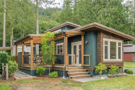 South Bay Cottage (399 Sq Ft) - TINY HOUSE TOWN Pod Living, Micro Cottage, Tiny House Towns, Lakefront Living, Park Model Homes, Casa Container, Park Models, Model Home, Small Homes